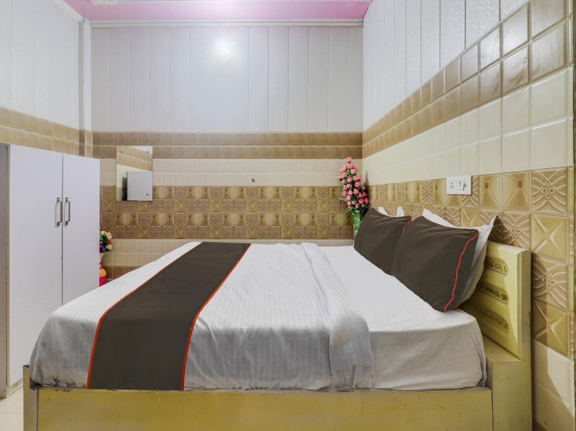 ホテル Collection O Paradise And Restaurant Kashipur エクステリア 写真