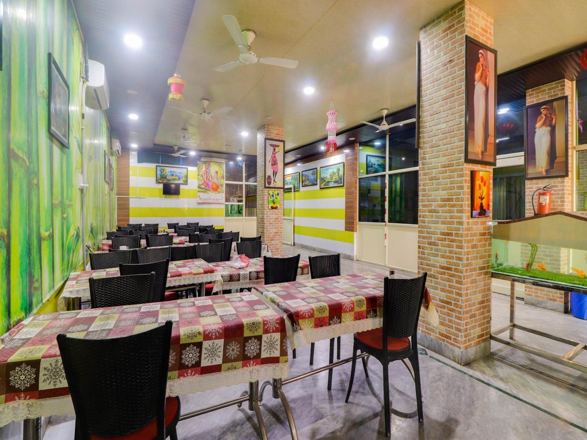 ホテル Collection O Paradise And Restaurant Kashipur エクステリア 写真